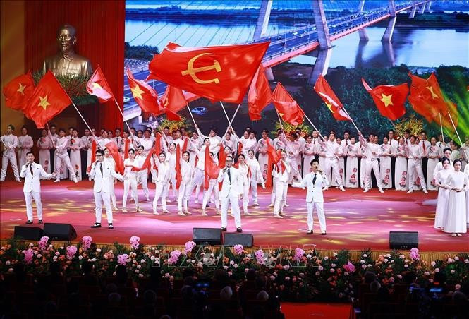 Chương trình nghệ thuật chào mừng Lễ kỷ niệm 80 năm thành lập Chính phủ. Ảnh: Dương Giang/TTXVN Chương trình nghệ thuật chào mừng Lễ kỷ niệm 80 năm thành lập Chính phủ. Ảnh: Dương Giang/TTXVN
