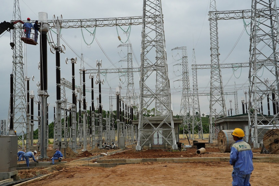 Trạm biến áp 500kV Lào Cai, điểm khởi đầu của tuyến đường dây 500kV Lào Cai – Vĩnh Yên. Trạm biến áp 500kV Lào Cai, điểm khởi đầu của tuyến đường dây 500kV Lào Cai – Vĩnh Yên.