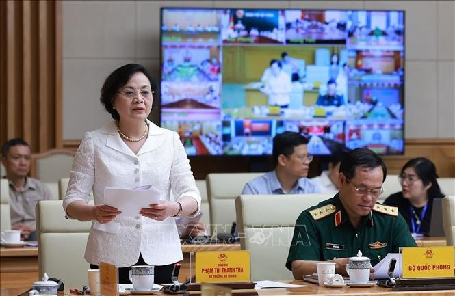 Bộ trưởng Bộ Nội vụ Phạm Thị Thanh Trà báo cáo đợt thi đua cao điểm “500 ngày đêm thi đua hoàn thành 3.000 km đường bộ cao tốc”. Ảnh: Dương Giang/TTXVN Bộ trưởng Bộ Nội vụ Phạm Thị Thanh Trà báo cáo đợt thi đua cao điểm “500 ngày đêm thi đua hoàn thành 3.000 km đường bộ cao tốc”. Ảnh: Dương Giang/TTXVN
