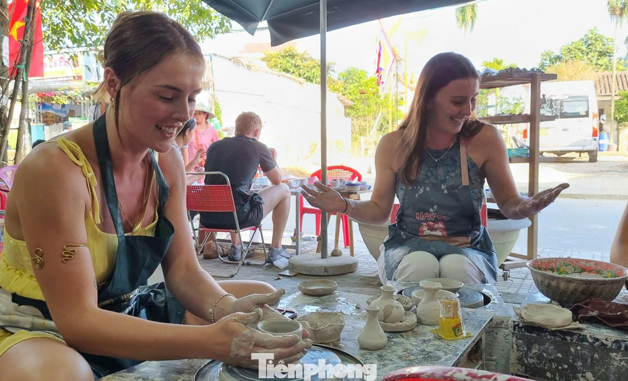 Làng gốm Thanh Hà là điểm du lịch hút khách ở Hội An.