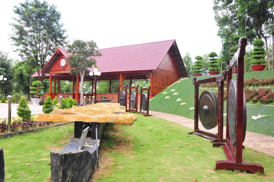 Một góc Khu bảo tồn văn hóa dân tộc S’tiêng sóc Bom Bo Một góc Khu bảo tồn văn hóa dân tộc S’tiêng sóc Bom Bo