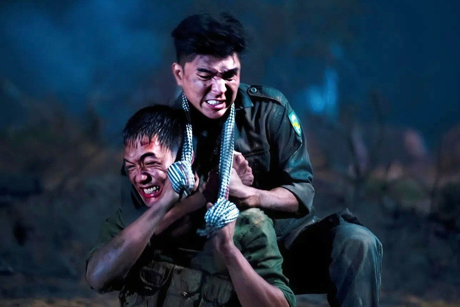 Mưa đỏ lập kỷ lục phim Việt có doanh thu cao nhất mọi thời. Mưa đỏ lập kỷ lục phim Việt có doanh thu cao nhất mọi thời.