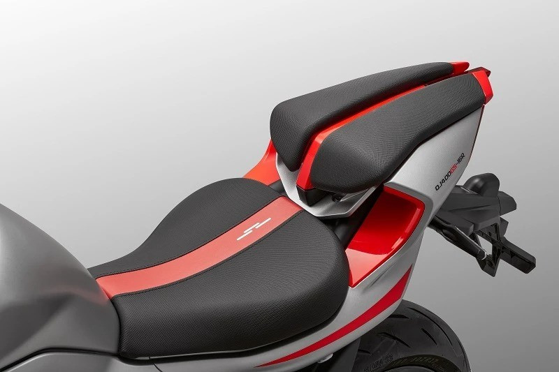 mo-to-qjmotor-srk450rr-2026-9.jpg