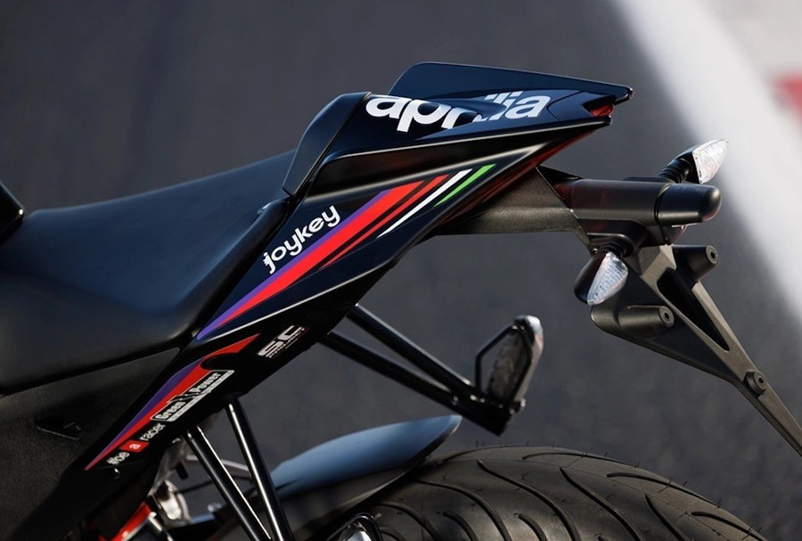 nghenhin-xedoisong-aprilia-rs-12-6.jpg