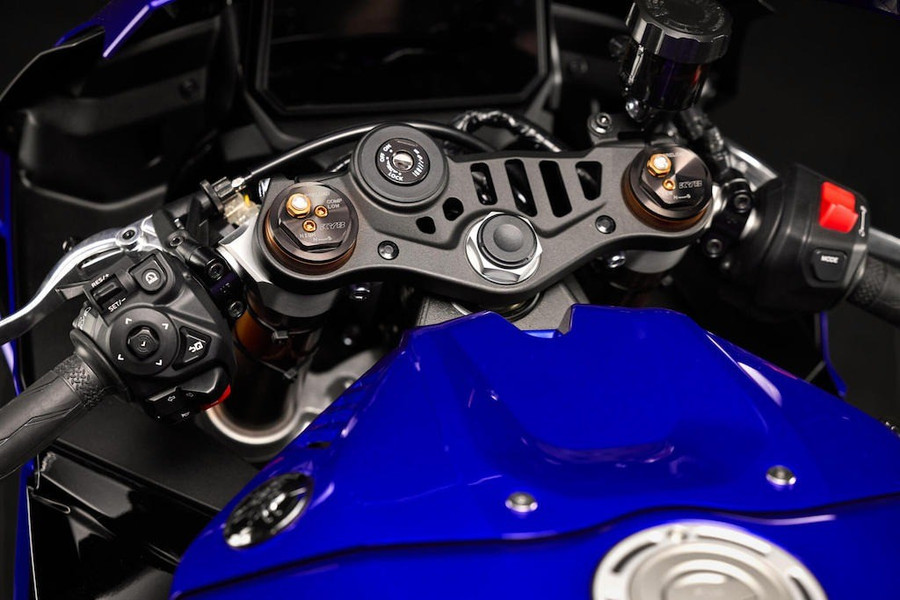 xedoisong-2025-yamaha-yzf-r9-5.jpg