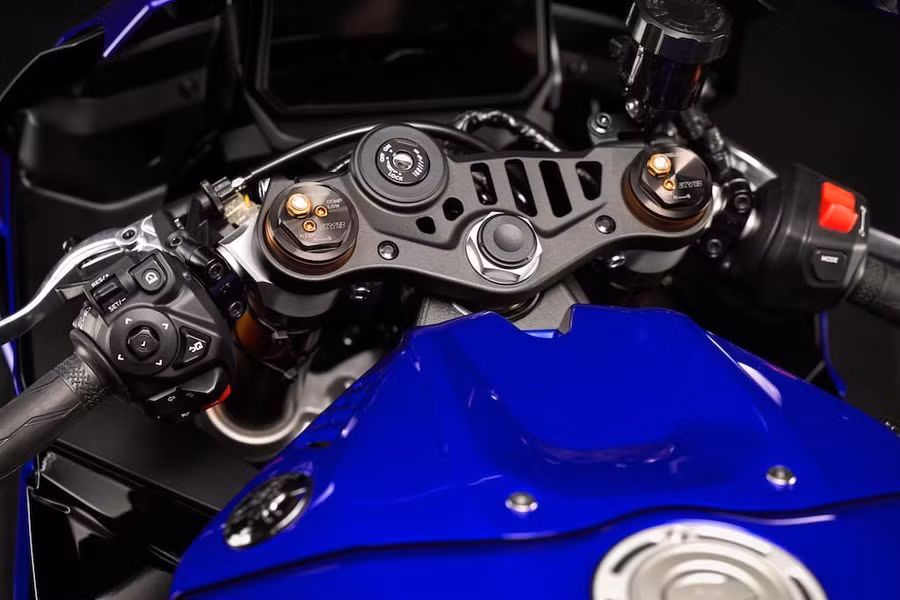 xedoisong-2025-yamaha-yzf-r9-5.jpg