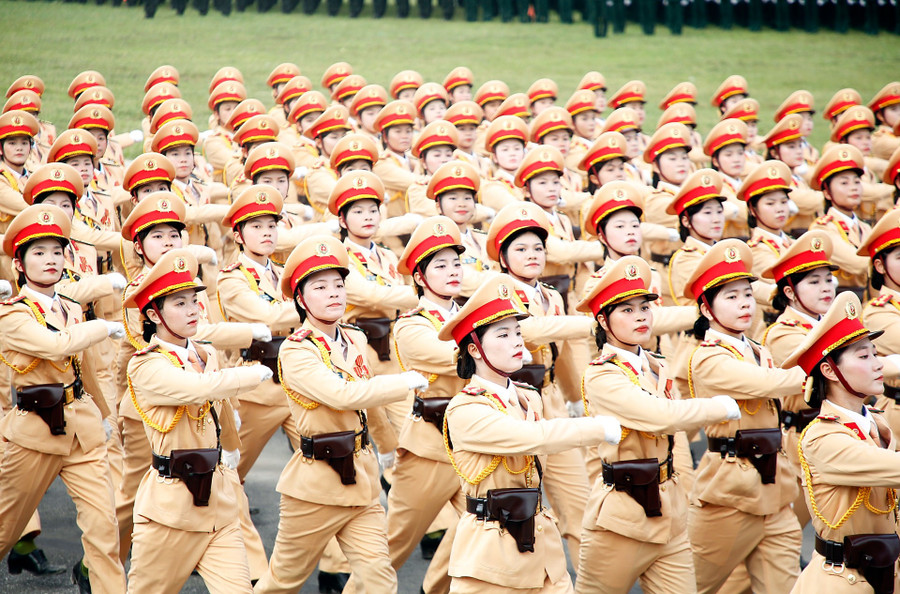 Khối nữ chiến sĩ Cảnh sát giao thông - một trong hai khối nữ của Bộ Công an góp mặt trong lễ diễu binh.
