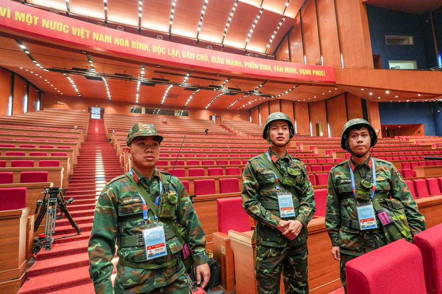 Lực lượng an ninh đang triển khai nhiều nhiệm vụ nhằm đảm bảo Đại hội diễn ra an toàn, trang trọng.