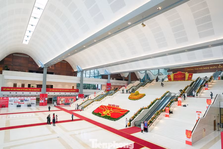 Toàn cảnh bên trong sảnh chính.