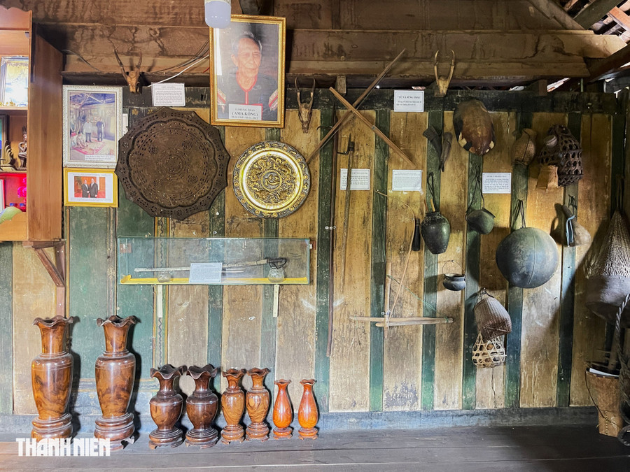 Góc trưng bày các vật dụng của vua voi để lại cho con cháu