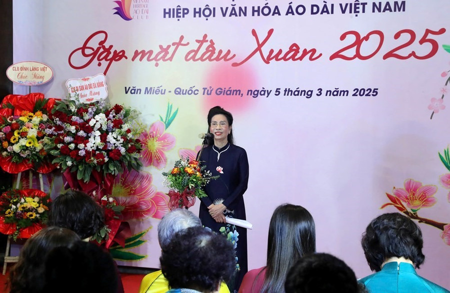 TS. Đặng Thị Bích Liên, nguyên Thứ trưởng Bộ VHTTDL, Chủ tịch danh dự Câu lạc bộ Di sản Áo dài Việt Nam TS. Đặng Thị Bích Liên, nguyên Thứ trưởng Bộ VHTTDL, Chủ tịch danh dự Câu lạc bộ Di sản Áo dài Việt Nam