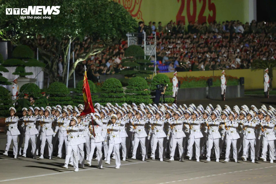 Khối nam chiến sỹ Hải quân. tong-hop-luyen-quang-truong-ba-d-5.jpg