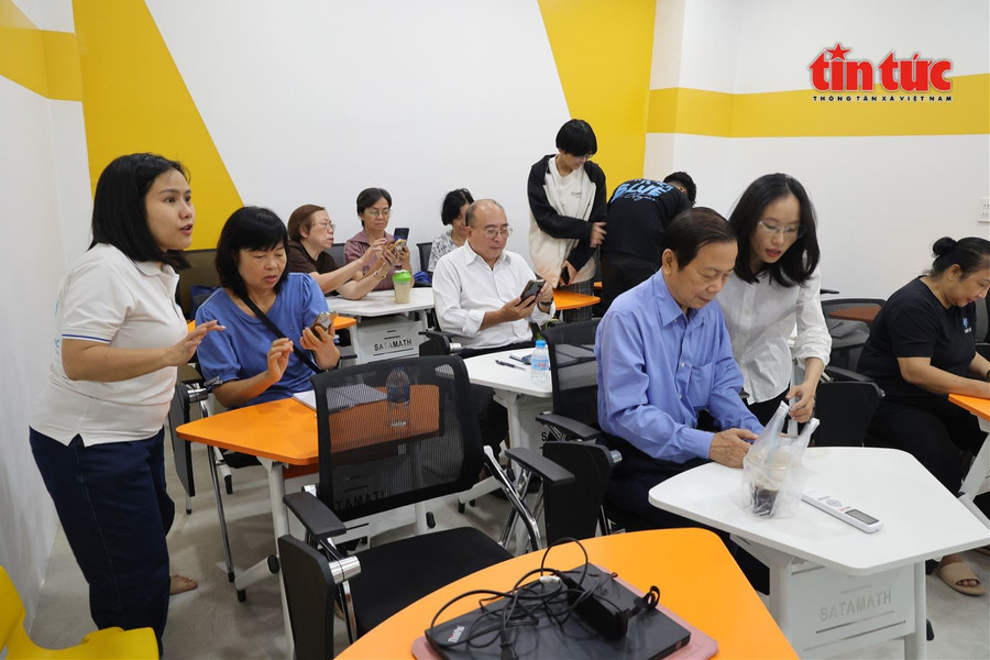 Chị Phan Bảo Thy hy vọng mô hình này sẽ ngày càng lan tỏa mạnh mẽ, tiếp tục sứ mệnh “giúp người cao tuổi tự tin bước vào thế giới số, sống vui, sống khỏe và học tập suốt đời”. Chị Phan Bảo Thy hy vọng mô hình này sẽ ngày càng lan tỏa mạnh mẽ, tiếp tục sứ mệnh “giúp người cao tuổi tự tin bước vào thế giới số, sống vui, sống khỏe và học tập suốt đời”.
