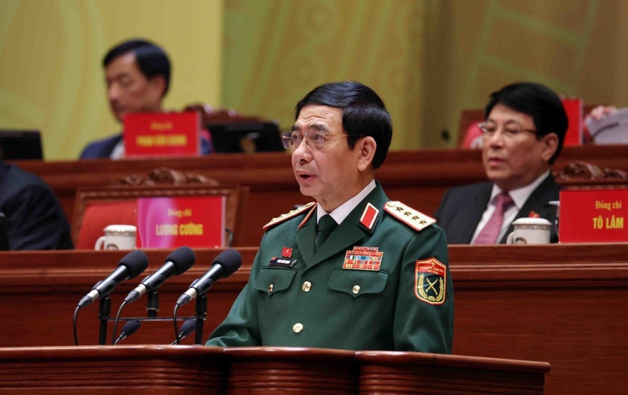 Đại tướng Phan Văn Giang - Ủy viên Bộ Chính trị, Phó Bí thư Quân ủy Trung ương, Bộ trưởng Bộ Quốc phòng - tham luận về vấn đề “Xây dựng Quân đội nhân dân cách mạng, chính quy, tinh nhuệ, hiện đại, làm nòng cốt xây dựng nền quốc phòng vững mạnh, hiện đại, gắn với nền an ninh nhân dân và thế trận lòng dân vững chắc”. Ảnh: TTXVN