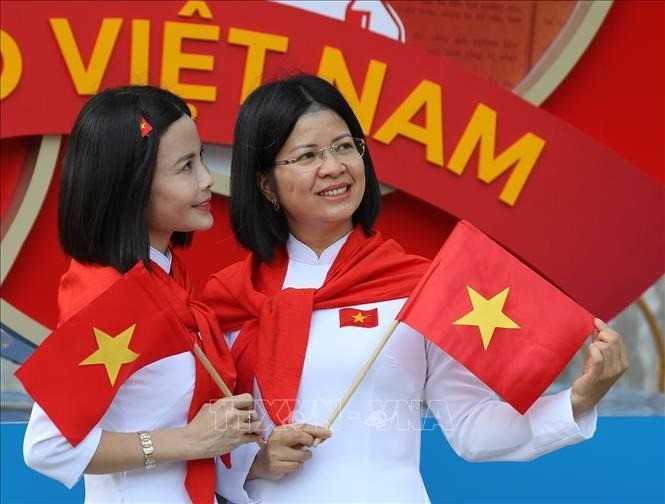 Lưu lại những khoảng khắc ý nghĩa trong những ngày tháng Tám lịch sử với hình ảnh lá cờ Tổ quốc. yeu-nuoc-6.jpg