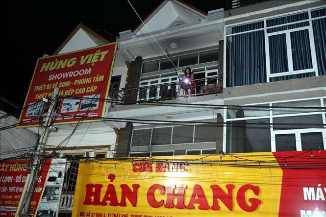 Người dân xã Thất Khê, tỉnh Lạng Sơn di chuyển lên các tầng cao của ngôi nhà để tránh ngập lụt. Người dân xã Thất Khê, tỉnh Lạng Sơn di chuyển lên các tầng cao của ngôi nhà để tránh ngập lụt.