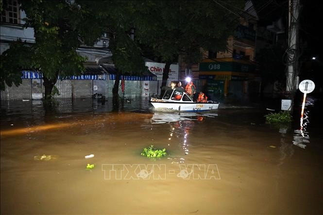 Lực lượng cán bộ chiến sĩ Bộ Chỉ huy Quân sự tỉnh Lạng Sơn và Quân khu 1 thường trực tại xã Thất Khê, tỉnh Lạng Sơn trong đêm để hỗ trợ nhân dân. Lực lượng cán bộ chiến sĩ Bộ Chỉ huy Quân sự tỉnh Lạng Sơn và Quân khu 1 thường trực tại xã Thất Khê, tỉnh Lạng Sơn trong đêm để hỗ trợ nhân dân.