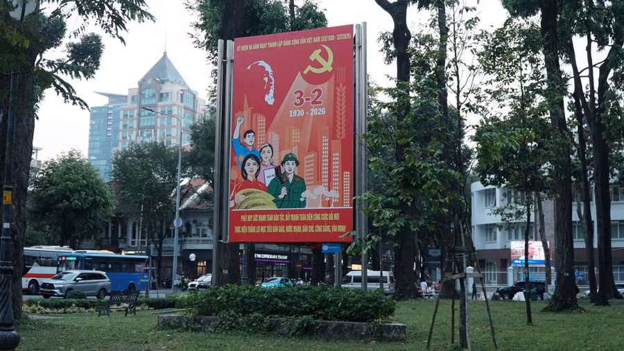 Tại các công viên trung tâm TP Hồ Chí Minh cũng xuất hiện những pano tuyên truyền khá lớn.