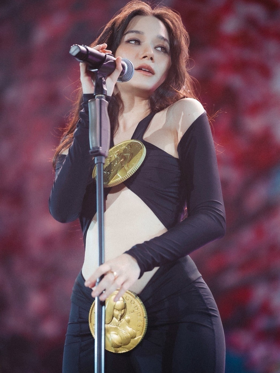 Nữ ca sĩ cho rằng đã đánh mất sự nghiệp và ước mơ của mình sau phần trình diễn mở màn tại SEA Games 33.