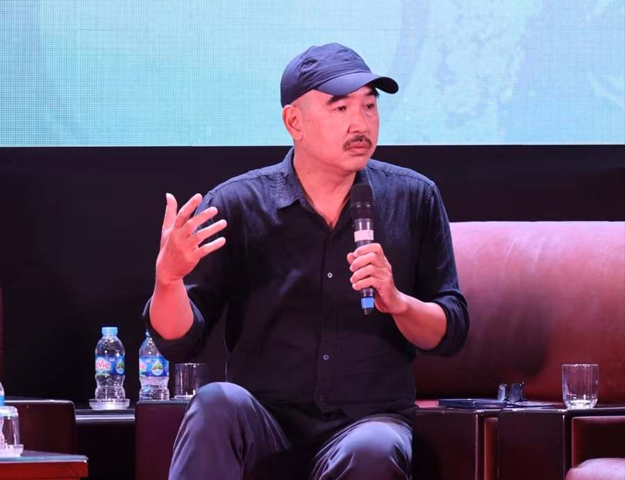 Đạo diễn Bùi Thạc Chuyên chia sẻ kinh nghiệm làm phim.