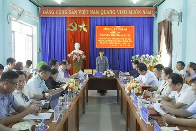 Quang cảnh buổi làm việc của đồng chí Nguyễn Thị Thanh Lịch làm việc tại xã Ia Tul.