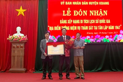 Kbang đón nhận bằng xếp hạng di tích lịch sử cấp quốc gia. Ảnh: Ngọc Minh