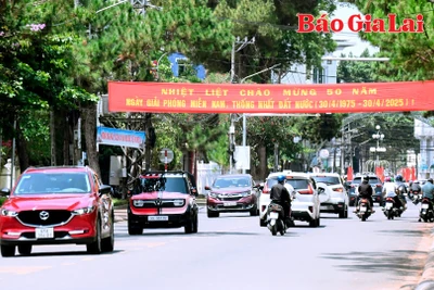 Gia Lai rực rỡ sắc màu, rộn ràng mừng 50 năm thống nhất đất nước