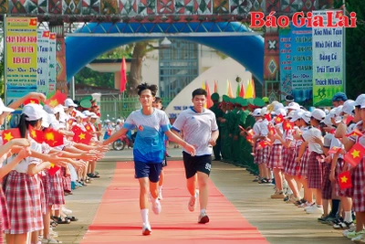 Sôi nổi bước chạy đồng hành “Vì bình yên biên giới”