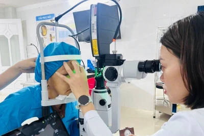 Bệnh viện Mắt Quốc tế Sài Gòn-Gia Lai điều trị bệnh võng mạc đái tháo đường bằng Laser quang đông