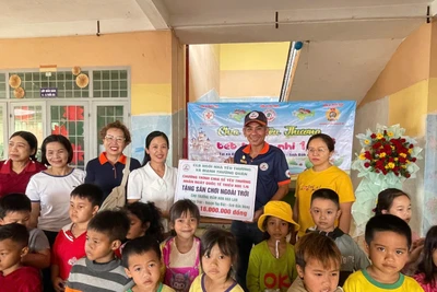 Câu lạc bộ Ngôi nhà yêu thương Gia Lai tặng công trình vui chơi cho trẻ em vùng sâu