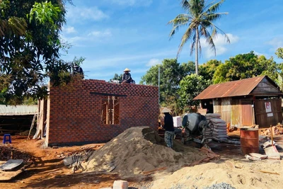 Đến nay, toàn huyện Chư Prông có 623 căn nhà đã được khởi công xây dựng và sửa chữa theo chương trình xóa nhà tạm, nhà dột nát. Ảnh Nhật Hào