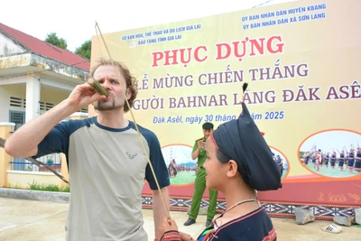 Cách mời rượu độc đáo của người Bahnar làng Đak Asêl