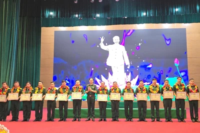 Gia Lai: Quân đoàn 34 khen thưởng 39 tập thể, cá nhân học và làm theo Bác