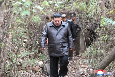 Nhà lãnh đạo Triều Tiên Kim Jong-un thị sát các căn cứ tên lửa chiến lược giữa căng thẳng leo thang