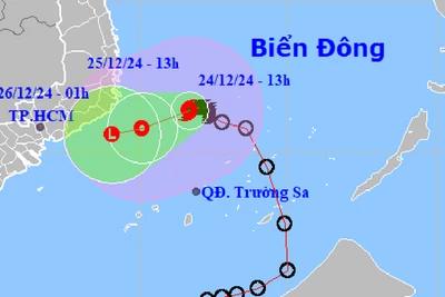 Bão số 10 không di chuyển, vùng ảnh hưởng đất liền thu hẹp