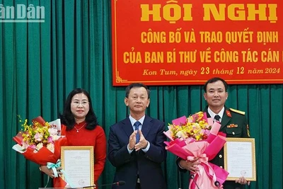 Kon Tum: Công bố và trao Quyết định của Ban Bí thư về công tác cán bộ