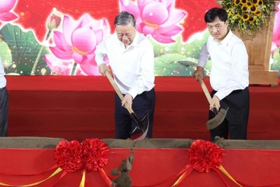 Tổng Bí thư dự lễ khởi công trường nội trú xã biên giới Điện Biên