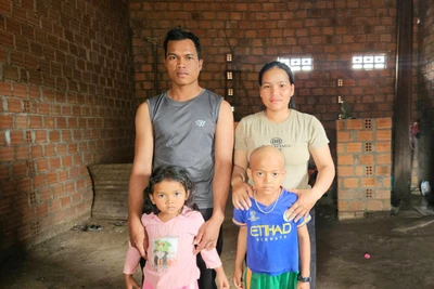 Gia Lai: Xót xa bé trai mắc u não chỉ mong có ngày được quay lại trường học