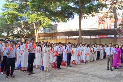 Trường THPT Lê Lợi: Giáo dục lòng yêu nước qua lễ chào cờ đặc biệt