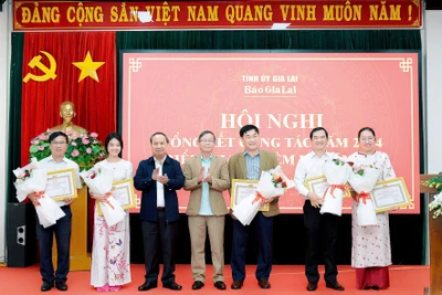 Báo Gia Lai tiếp tục phát huy tinh thần đoàn kết, nhất trí, sự đồng thuận cao trong lãnh đạo, chỉ đạo thực hiện nhiệm vụ