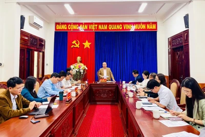 Phó Bí thư Tỉnh ủy Châu Ngọc Tuấn làm việc với Đảng ủy phường Pleiku về công tác chuẩn bị đại hội