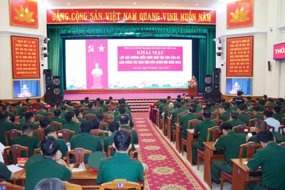 Bồi dưỡng kiến thức dân tộc cho cán bộ quân đội làm công tác dân vận