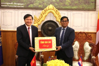 Đoàn lãnh đạo cấp cao tỉnh Gia Lai thăm, chúc Tết tỉnh Ratanakiri