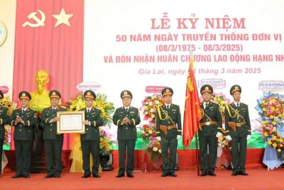 Công ty 74 đón nhận Huân chương Lao động hạng nhất