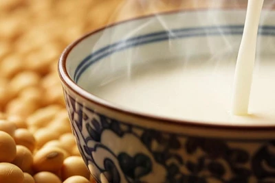 Uống sữa đậu nành mỗi ngày: lợi hay hại cho người tiểu đường?