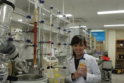 Từ cô gái nghèo đến giáo sư truyền cảm hứng