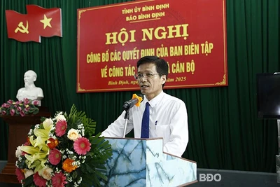 Ban Biên tập Báo Bình Định công bố các quyết định về công tác tổ chức và cán bộ