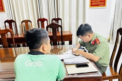 Tài xế Grab trả lại hơn 1,7 tỉ đồng tiền chuyển nhầm