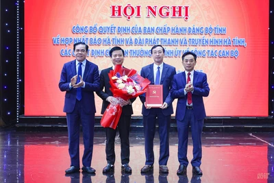 Công bố quyết định hợp nhất Báo Hà Tĩnh và Đài Phát thanh - Truyền hình Hà Tĩnh