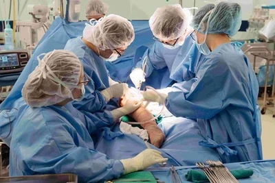 Thay xương đùi bằng sản phẩm y sinh được thiết kế tại Việt Nam